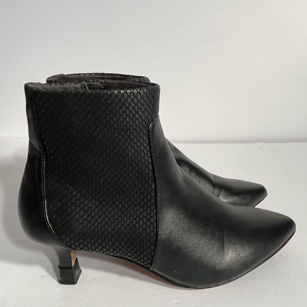 Woman Clark’s Shondrah Black Booties Size 6.5M Kitten Heel